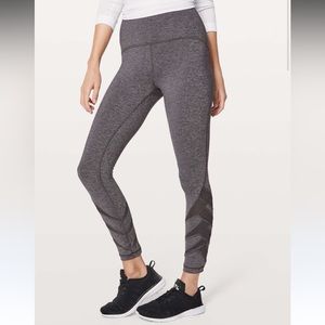 Lululemon Motionful 7/8 Tight 25" women’s size 6 EUC
Heathered Black